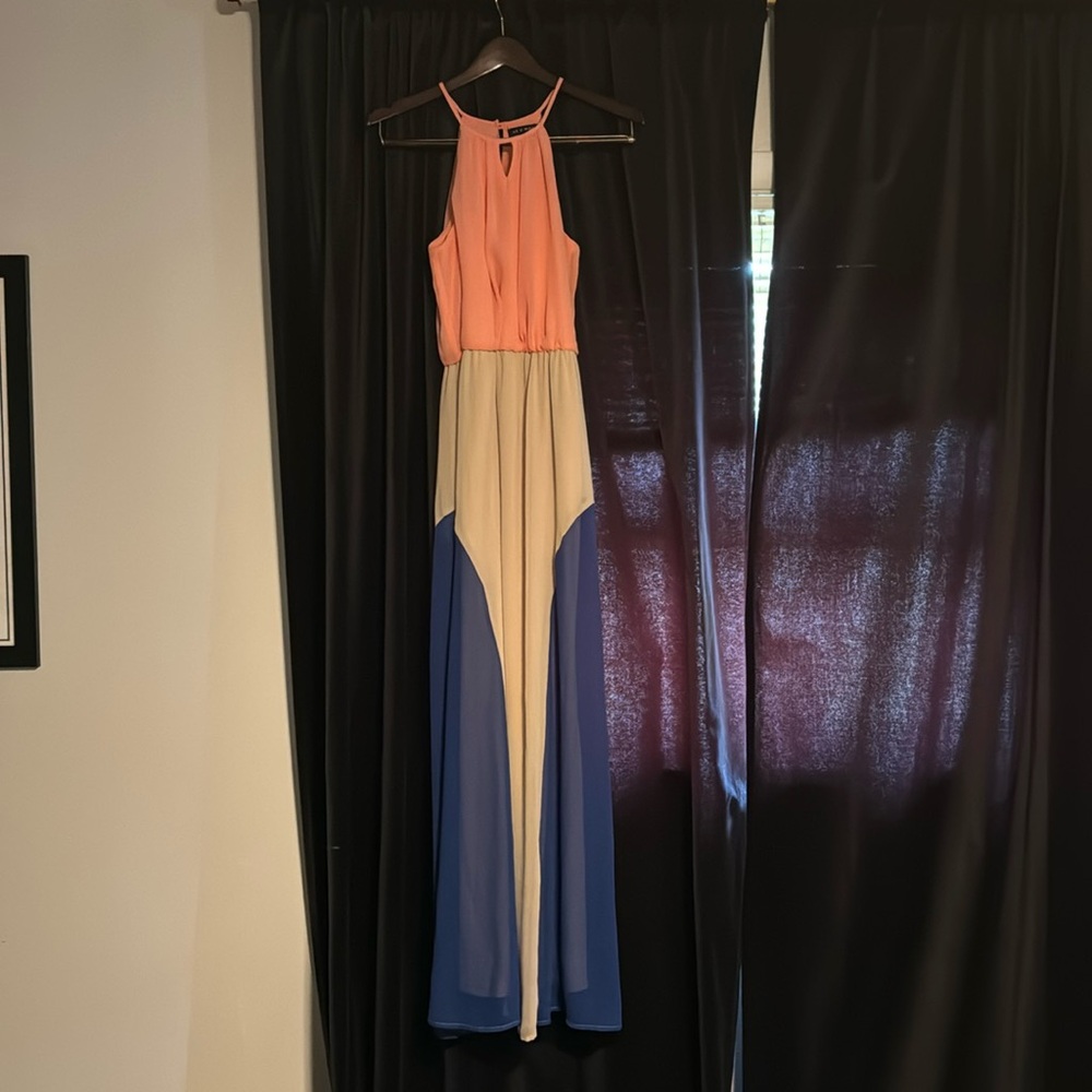Color black dress